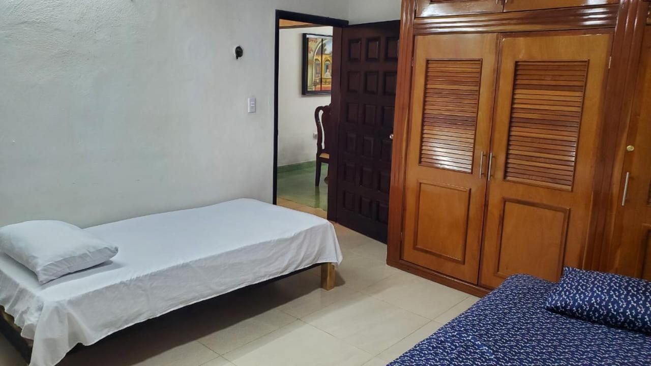 Hostal Casa Cucu - Wifi, Hot Water, Ac, Free Water Refill - Stay 3 Nights Or More And Get 1 Day Free Bikes & 1 Free Laundry Wash Вальядолид Экстерьер фото