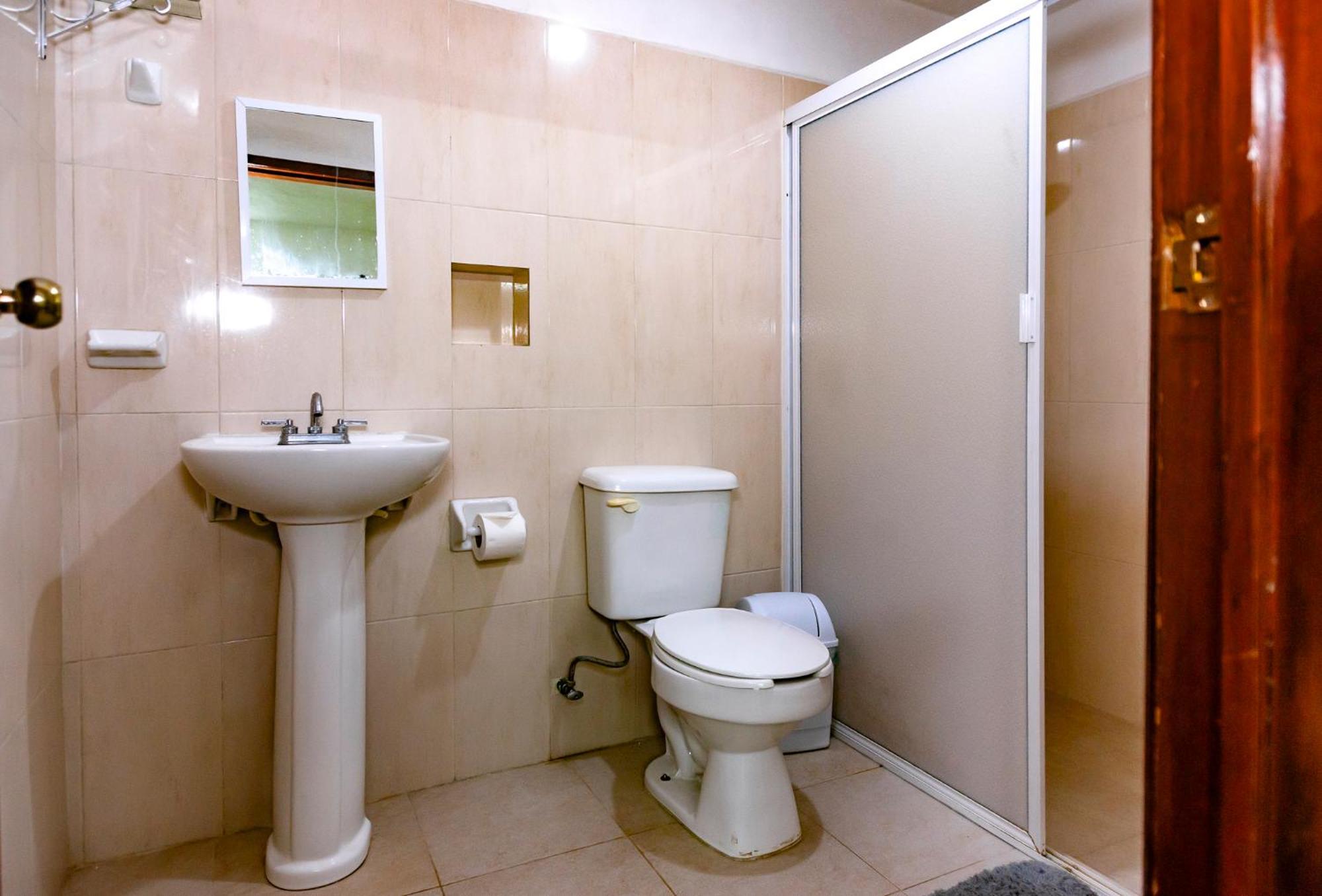 Hostal Casa Cucu - Wifi, Hot Water, Ac, Free Water Refill - Stay 3 Nights Or More And Get 1 Day Free Bikes & 1 Free Laundry Wash Вальядолид Экстерьер фото